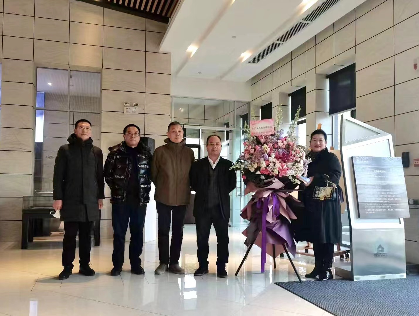 事業如宏圖畫卷，結緣于礦墨石料